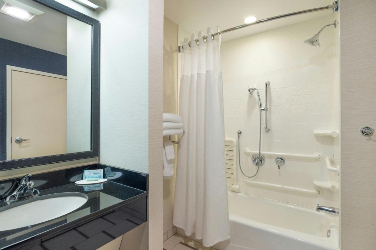  | Fairfield Inn & Suites Springfield Northampton/Amherst