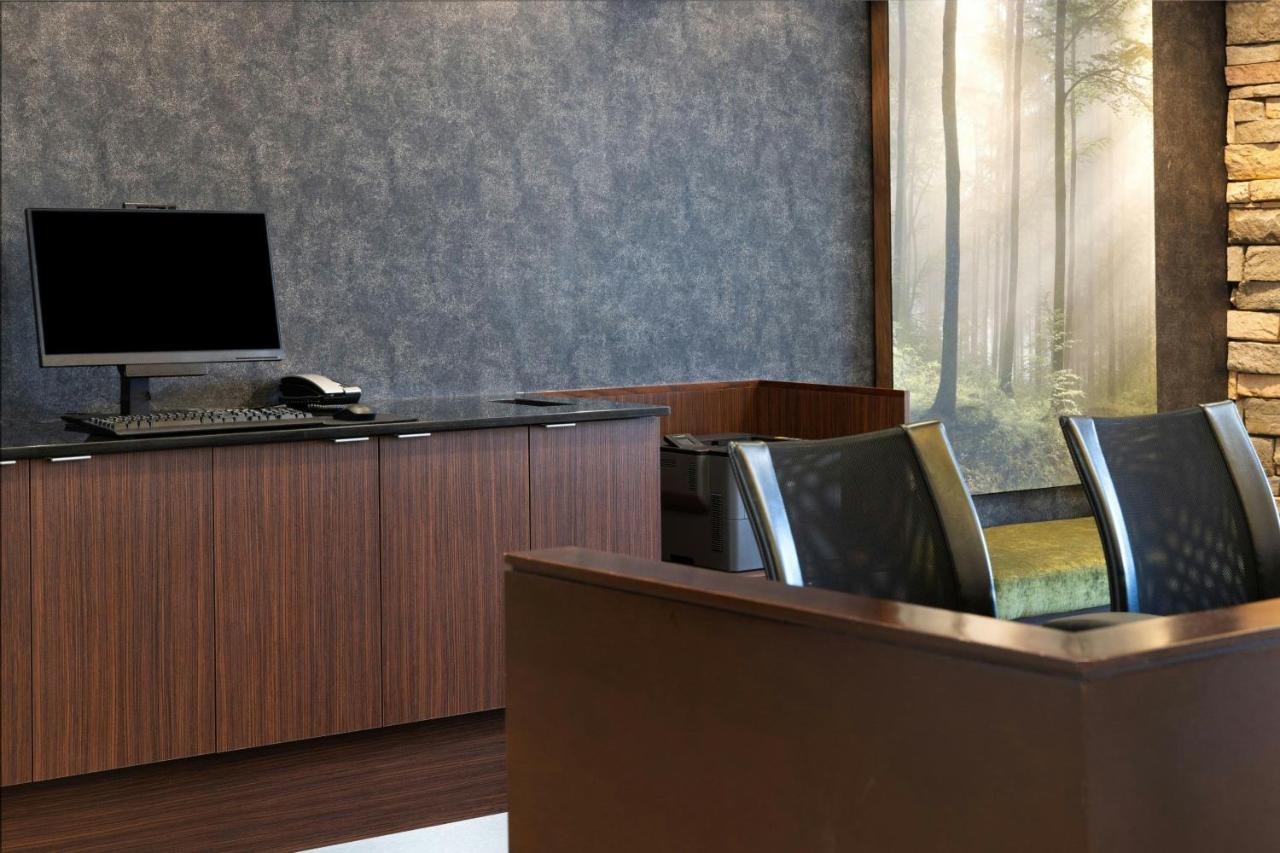  | Fairfield Inn & Suites Springfield Northampton/Amherst