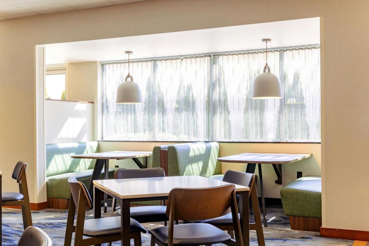  | Fairfield Inn & Suites Springfield Northampton/Amherst