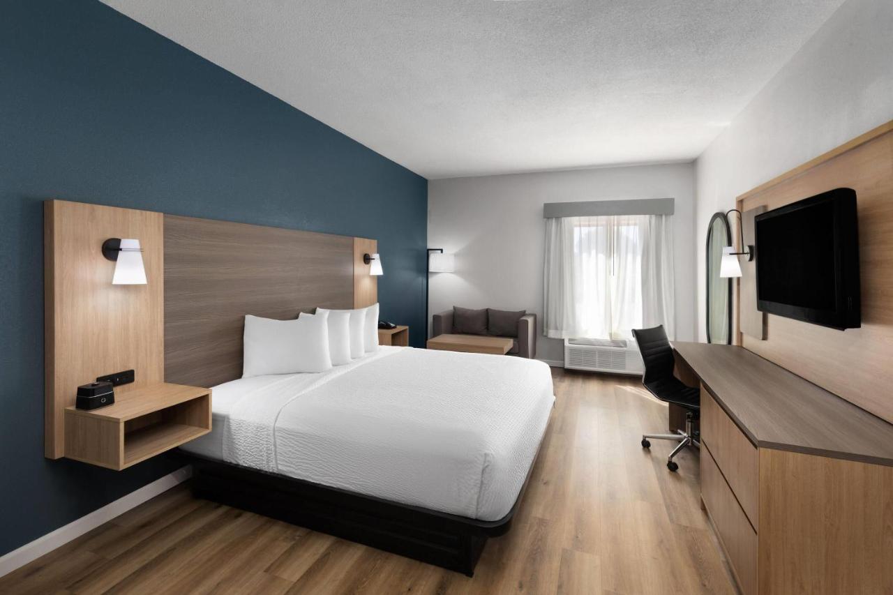 King Room - Mobility Access/Non-Smoking at La Quinta Inn by Wyndham Moss Point - Pascagoula