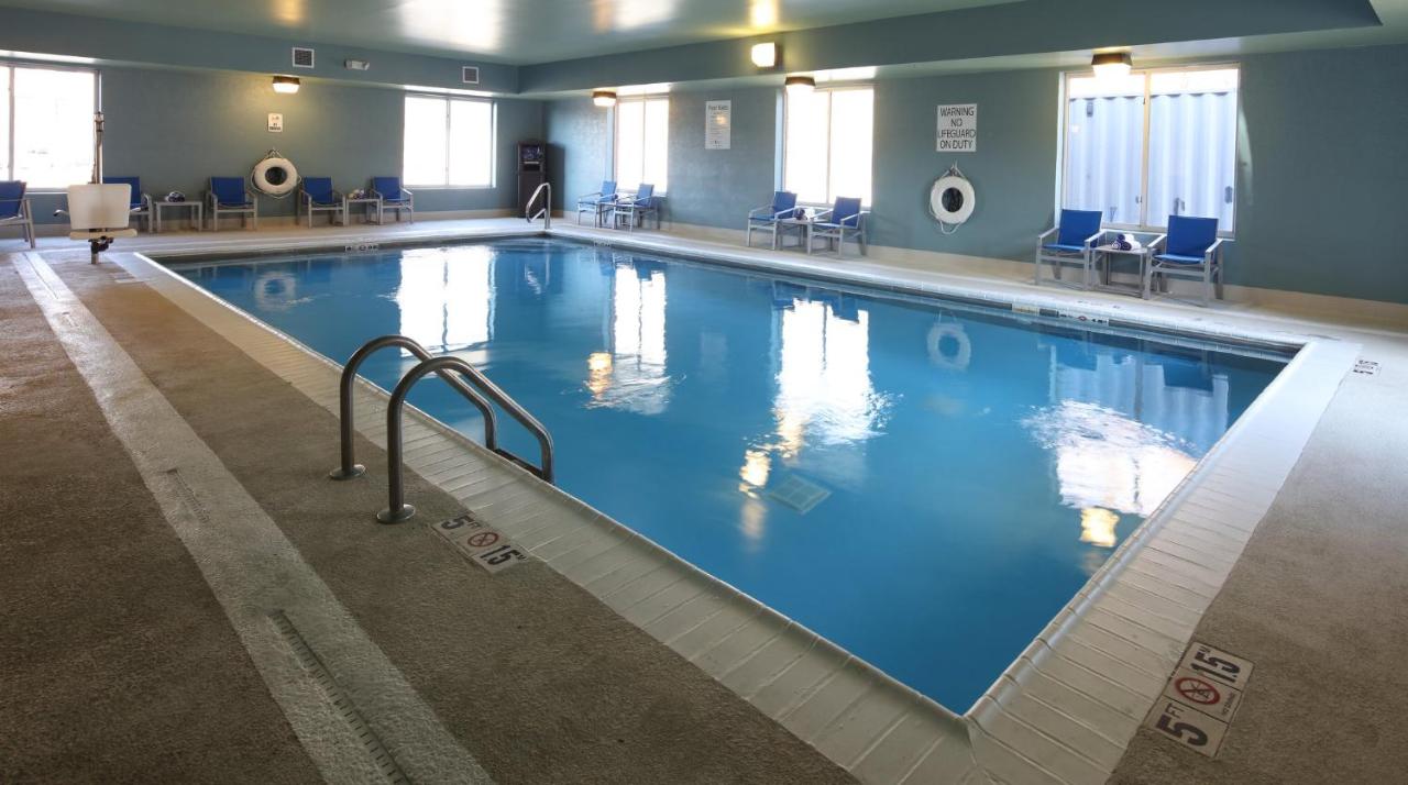 | Holiday Inn Express Hotel & Suites Cincinnati Southeast Newport, an IHG Hotel