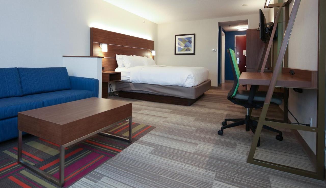 | Holiday Inn Express Hotel & Suites Cincinnati Southeast Newport, an IHG Hotel