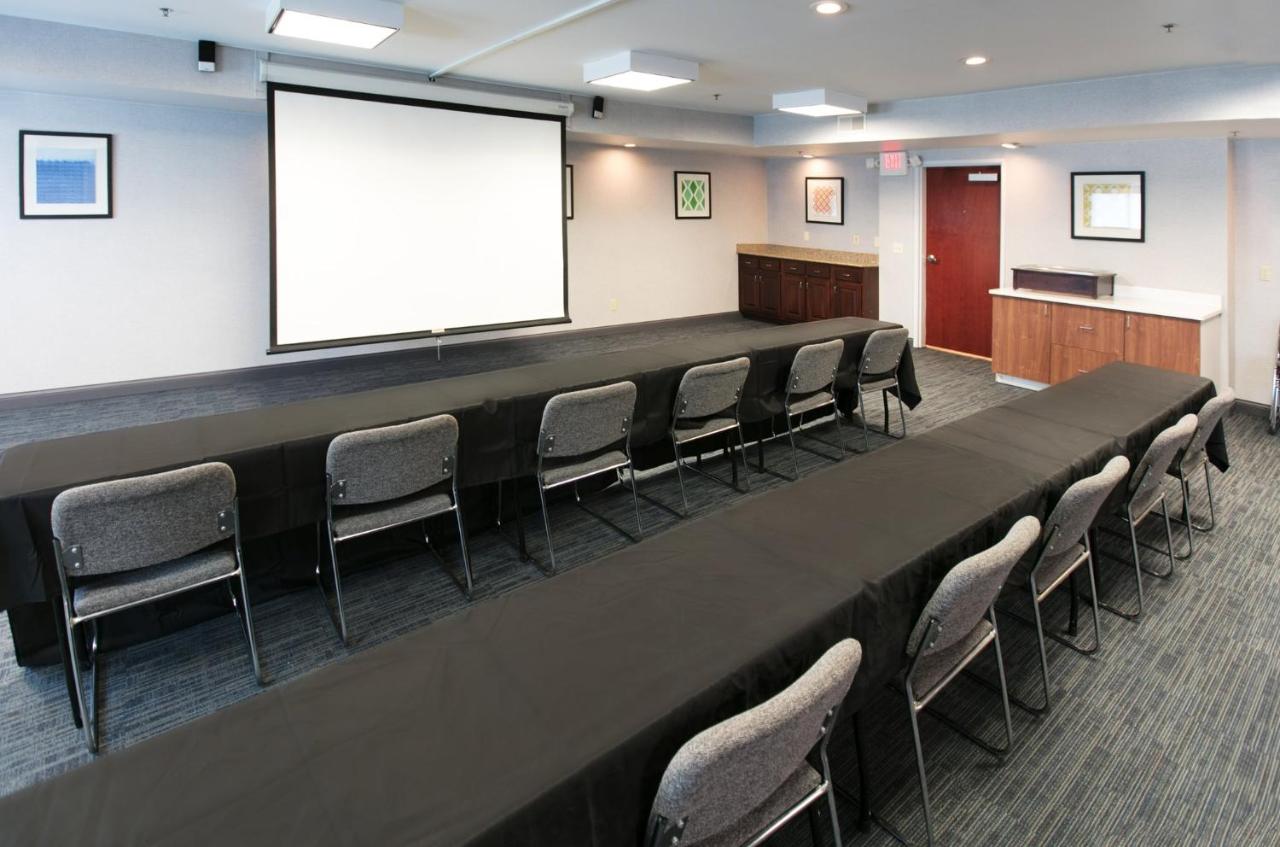| Holiday Inn Express Hotel & Suites Cincinnati Southeast Newport, an IHG Hotel
