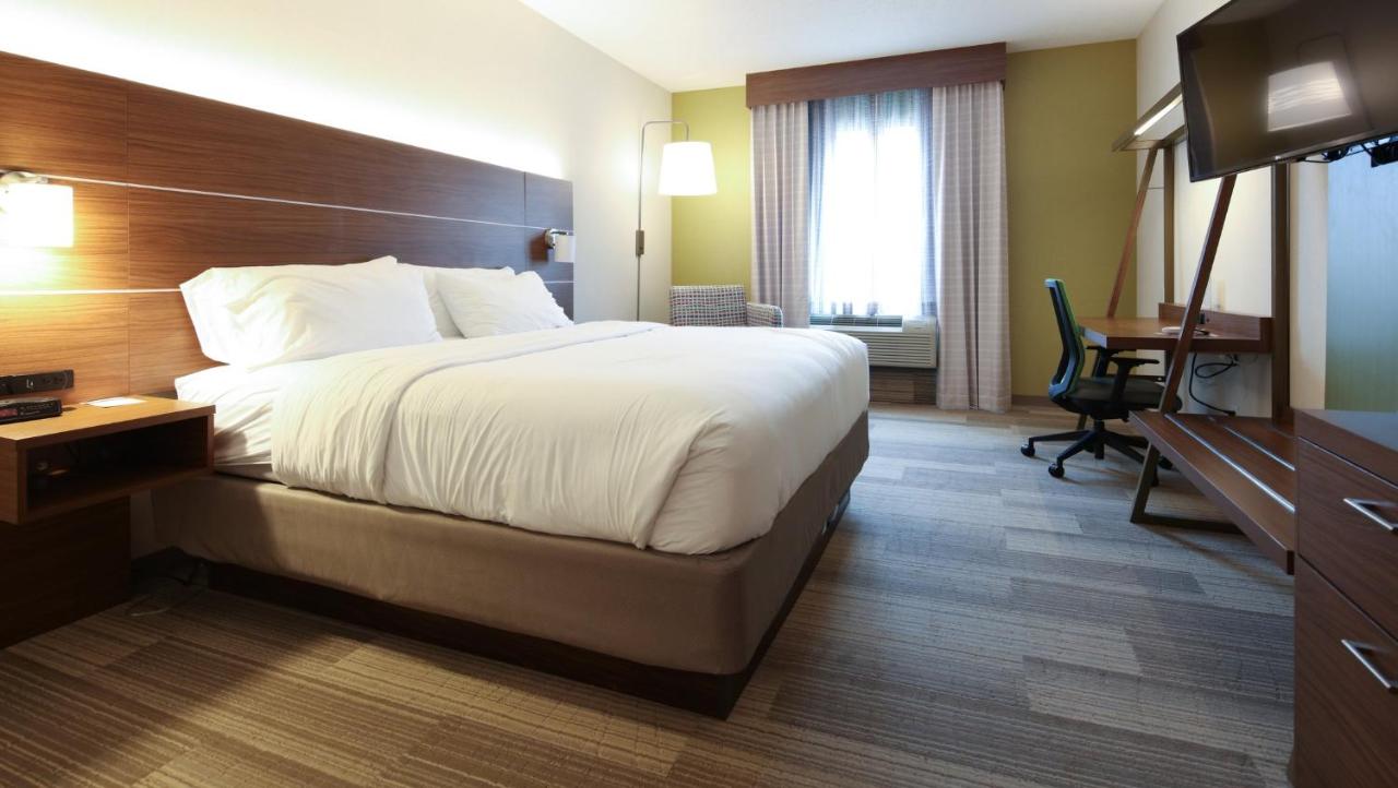 | Holiday Inn Express Hotel & Suites Cincinnati Southeast Newport, an IHG Hotel