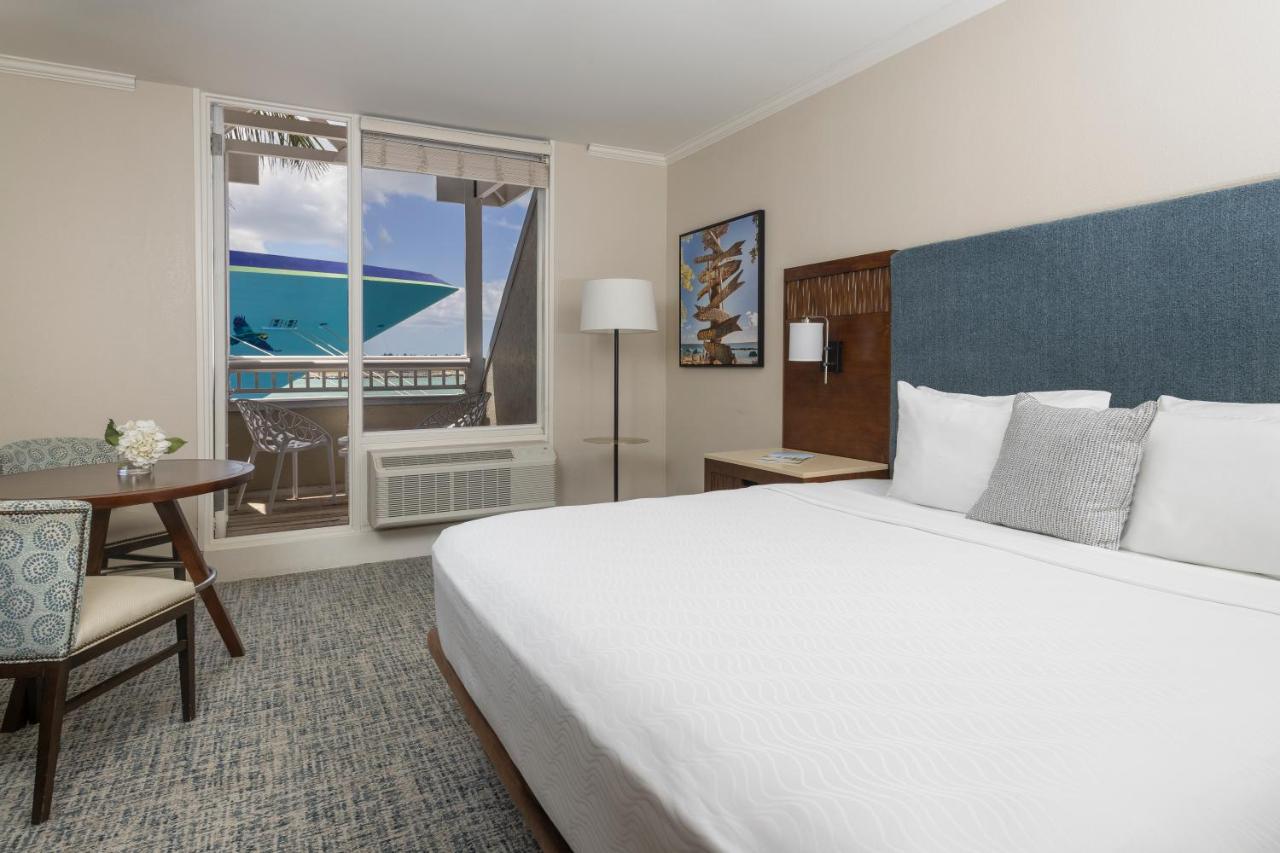 Ocean Front Room, King Bed at Sunset Key Cottages