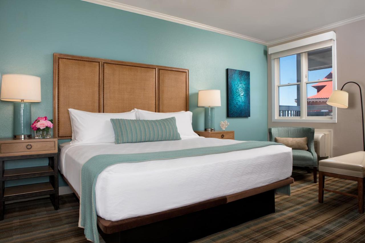 One Bedroom Standard View Suite, King Bed at Sunset Key Cottages