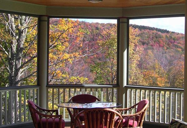 | Breezy Hill Inn
