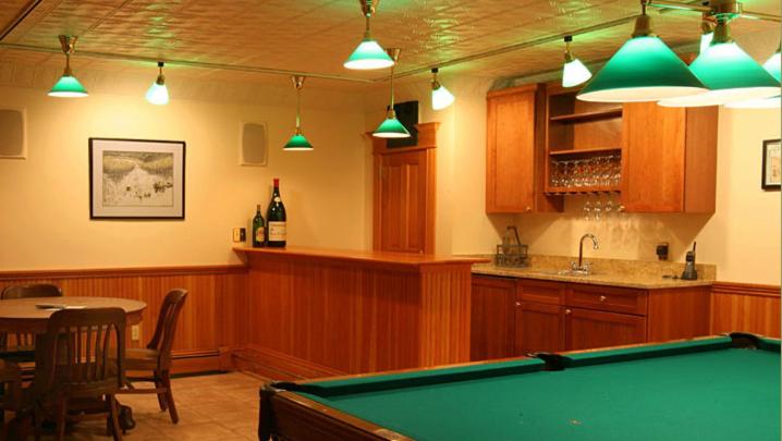 | Breezy Hill Inn
