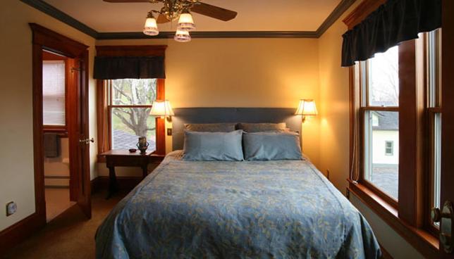 | Breezy Hill Inn