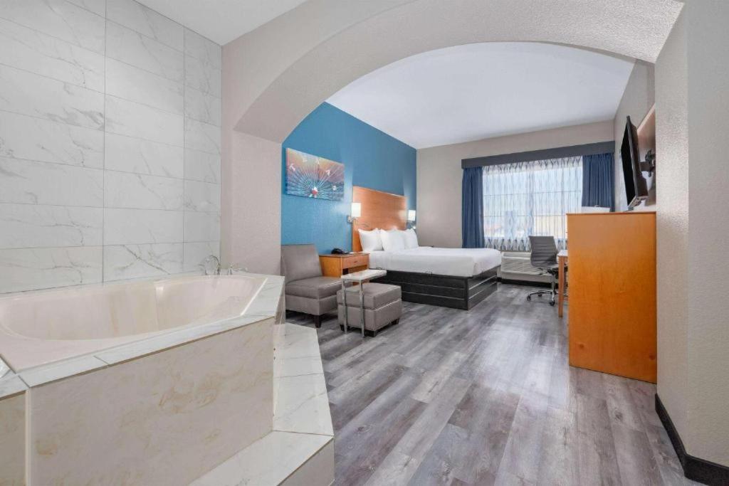 Deluxe Suite with Spa Bath at La Quinta Inn & Suites by Wyndham Alvarado