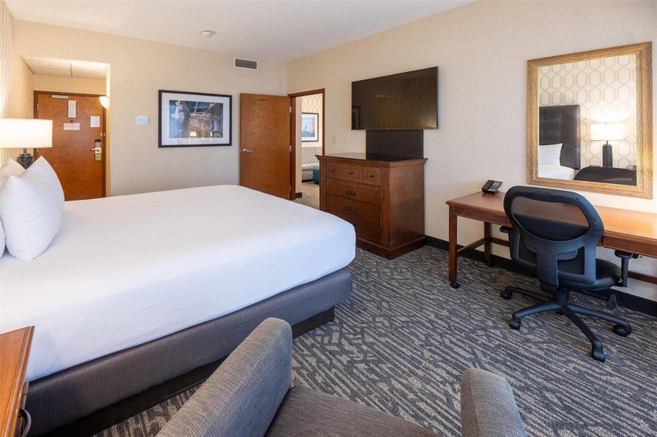 King Suite with Sofa Bed at Drury Plaza Hotel St. Louis Chesterfield