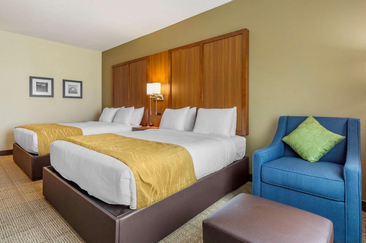 Standard Queen Room with Two Queen Beds - Non-Smoking at Comfort Inn & Suites Lakewood by JBLM