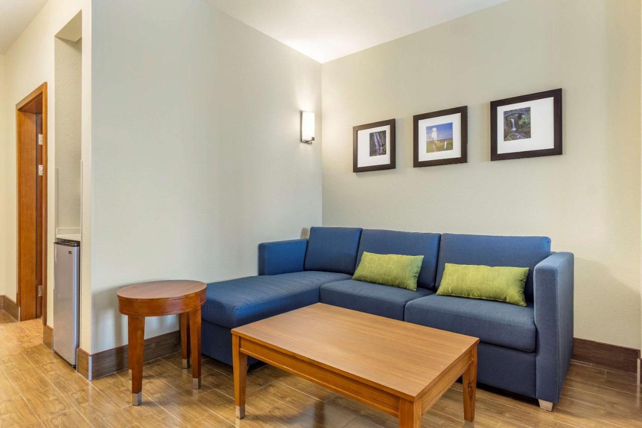 Queen Suite with Two Queen Beds - Non-Smoking at Comfort Inn & Suites Lakewood by JBLM