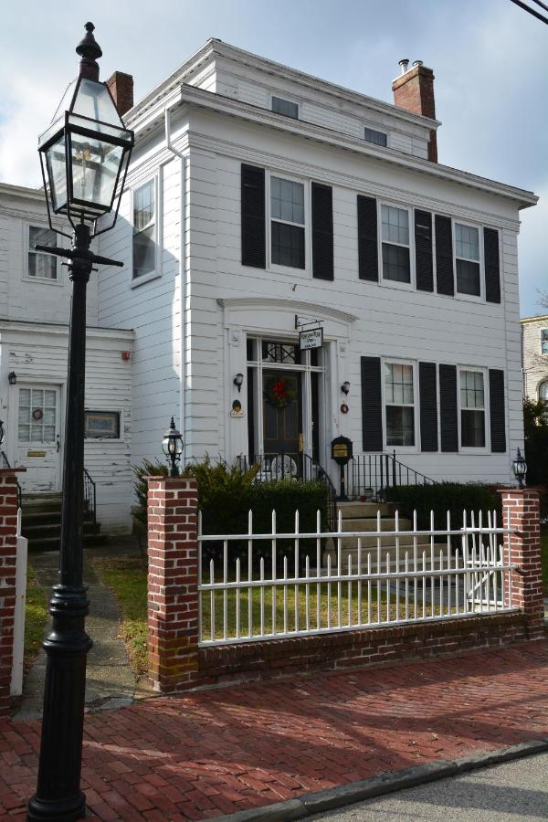  | Historic Hill Inn