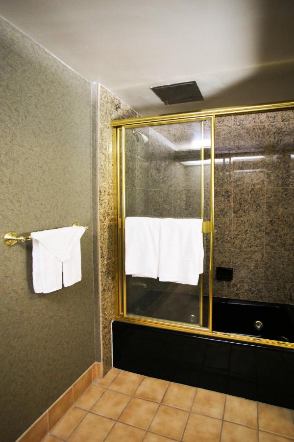 Business Two Double Bed Room at LA Crystal Hotel - Los Angeles Area