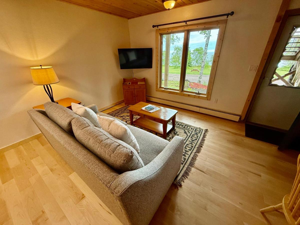 | Thomsonite Inn on Lake Superior