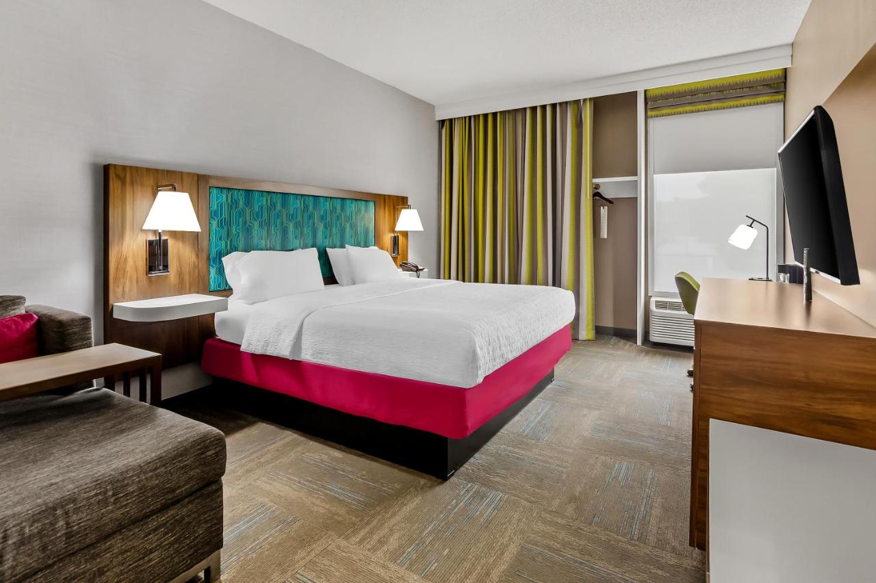 King Bed Study with Sofabed at Hampton Inn Princeton