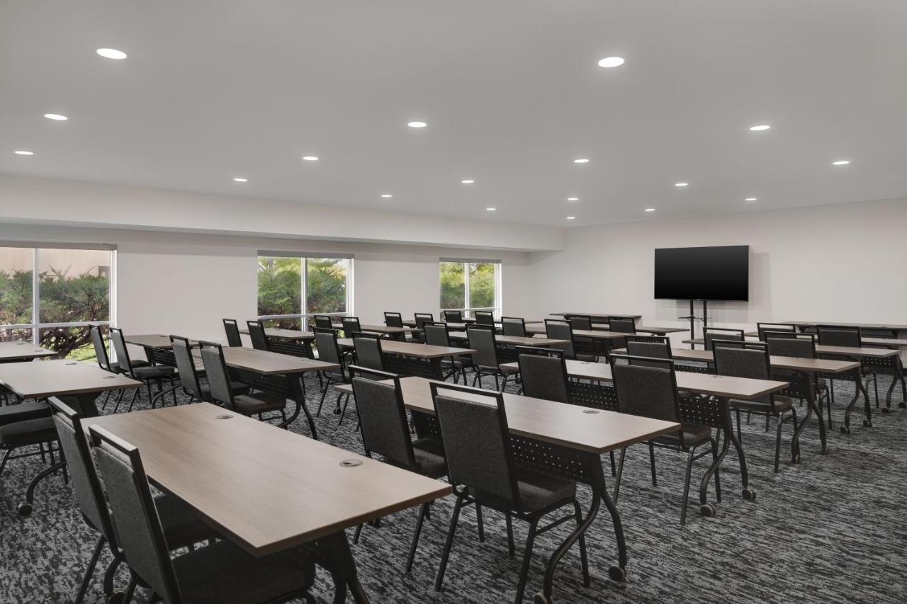 | Fairfield Inn & Suites by Marriott Chicago Naperville/Aurora