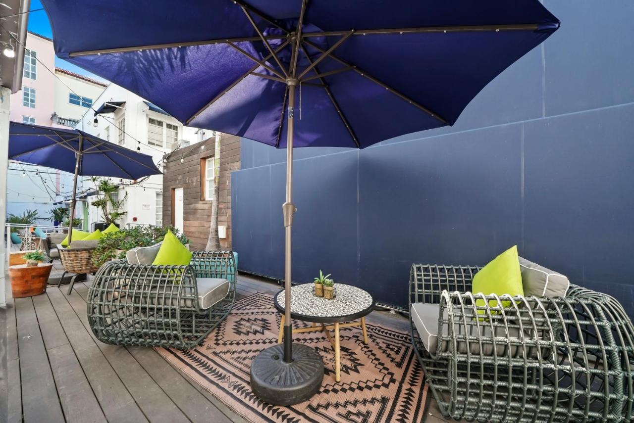 | Chesterfield Hotel & Suites