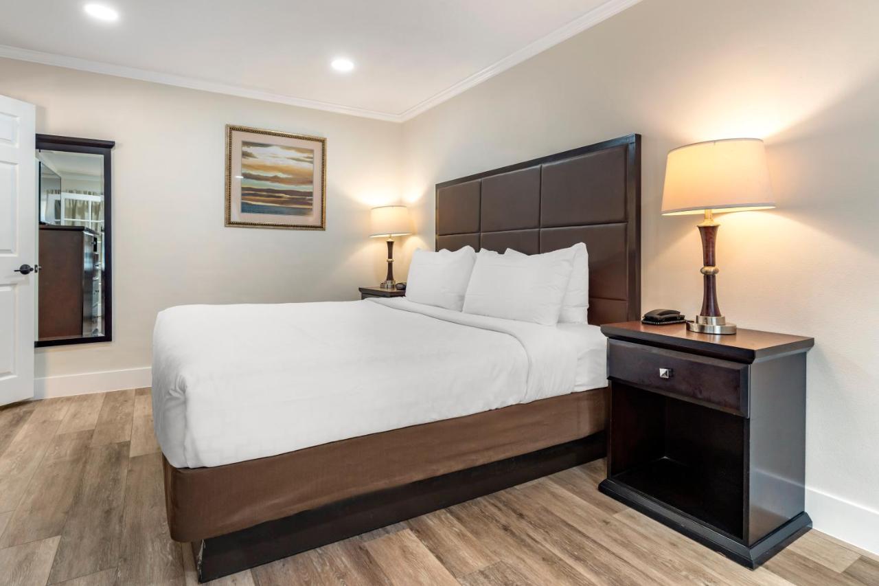 | Best Western Carmel's Town House Lodge