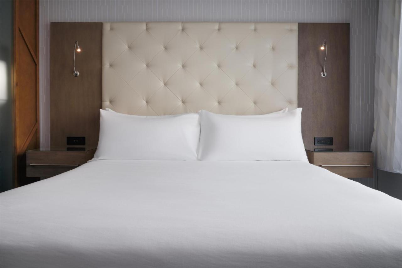 King Room with Sofa Bed at Best Western Premier Hotel at Fisher's Landing