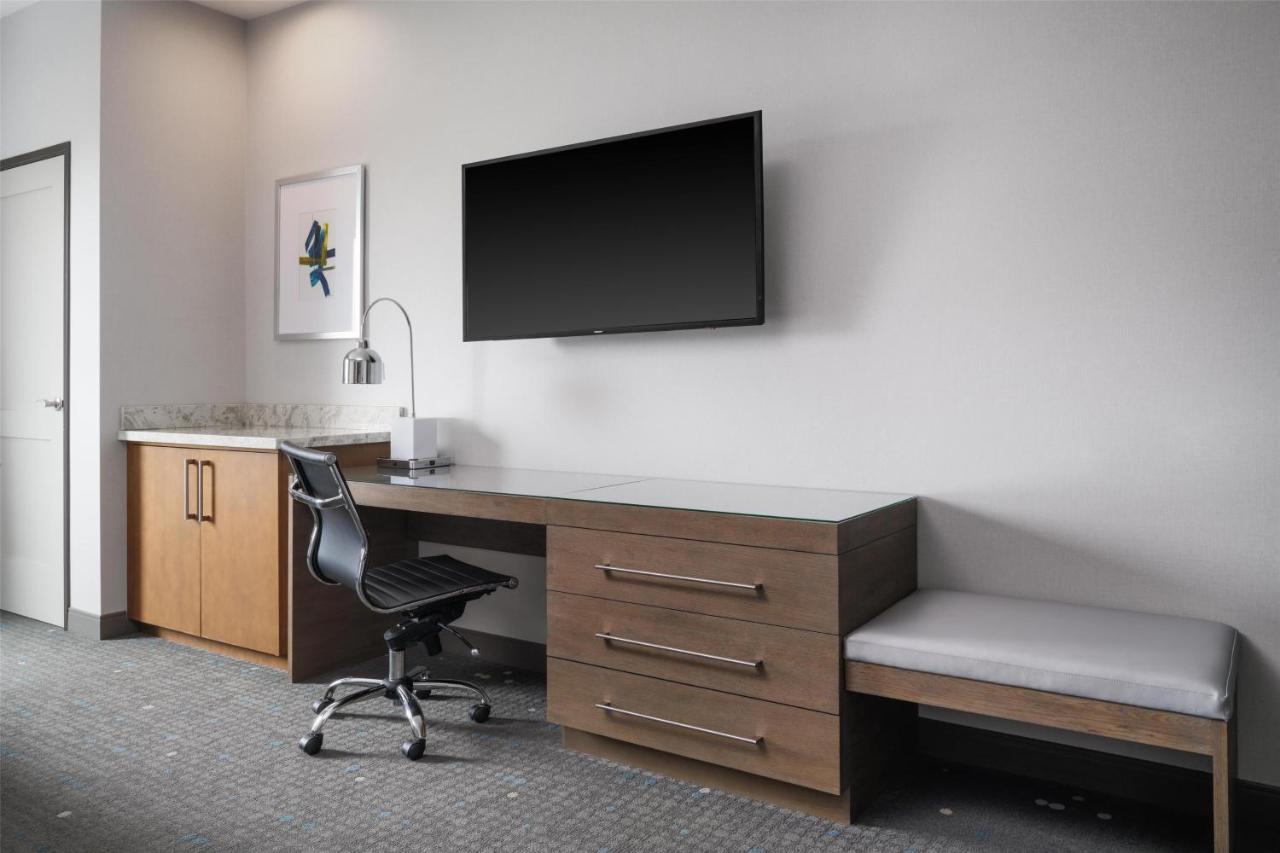 King Room with Sofa Bed and Roll-In Shower - Mobility Access at Best Western Premier Hotel at Fisher's Landing