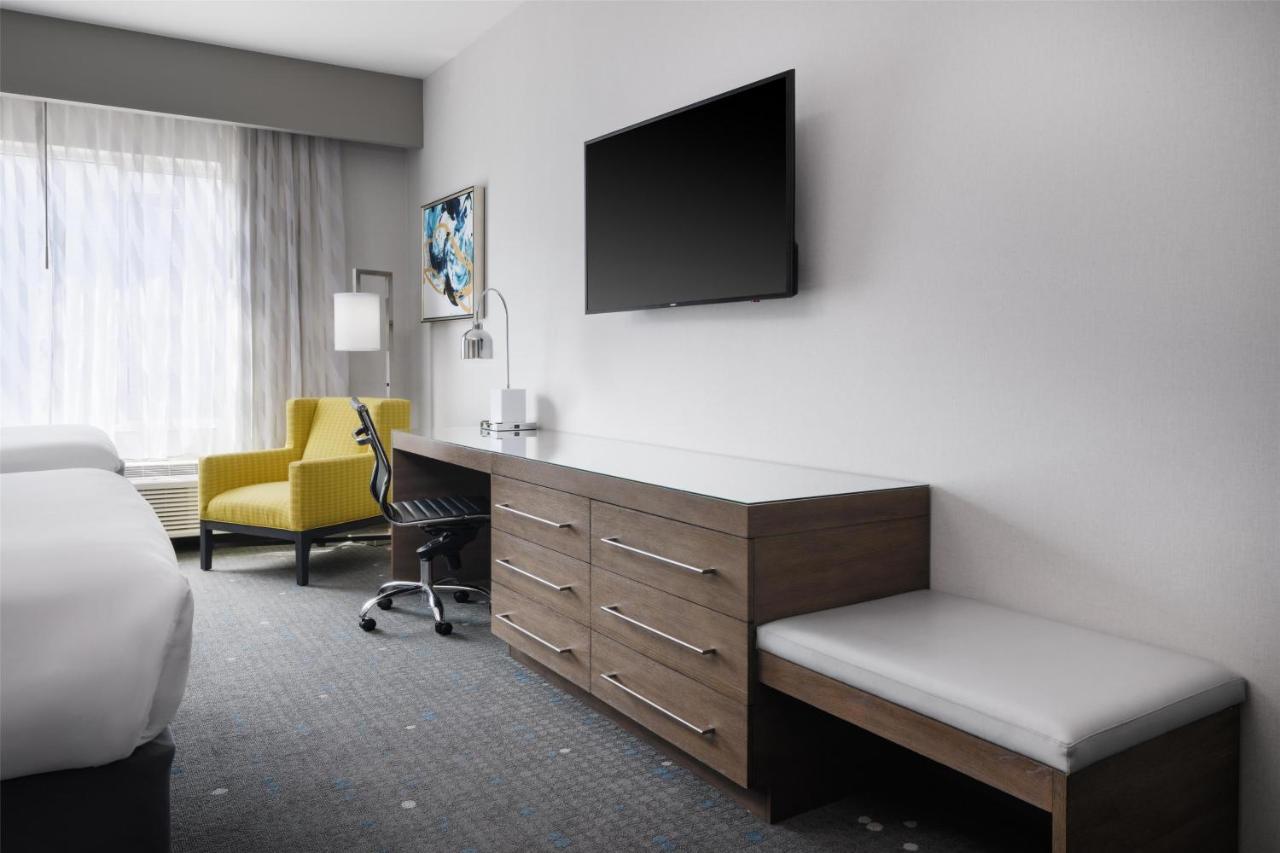 Queen Room with Two Queen Beds - Communication Assistance at Best Western Premier Hotel at Fisher's Landing