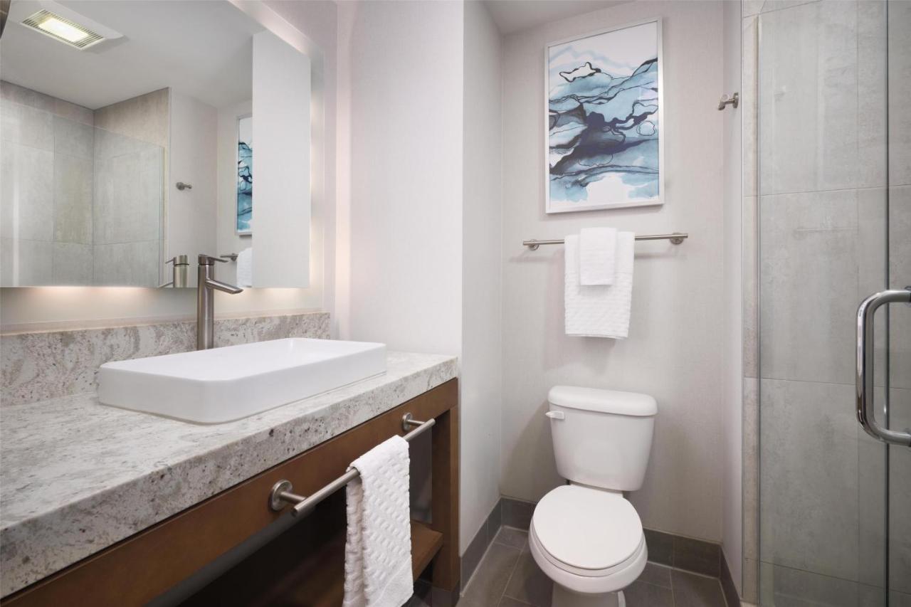 Queen Room with Two Queen Beds - Communication Assistance at Best Western Premier Hotel at Fisher's Landing