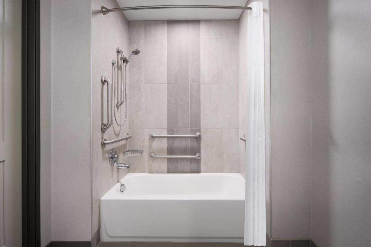 Queen Room with Two Queen Beds and Bath Tub - Mobility Access at Best Western Premier Hotel at Fisher's Landing