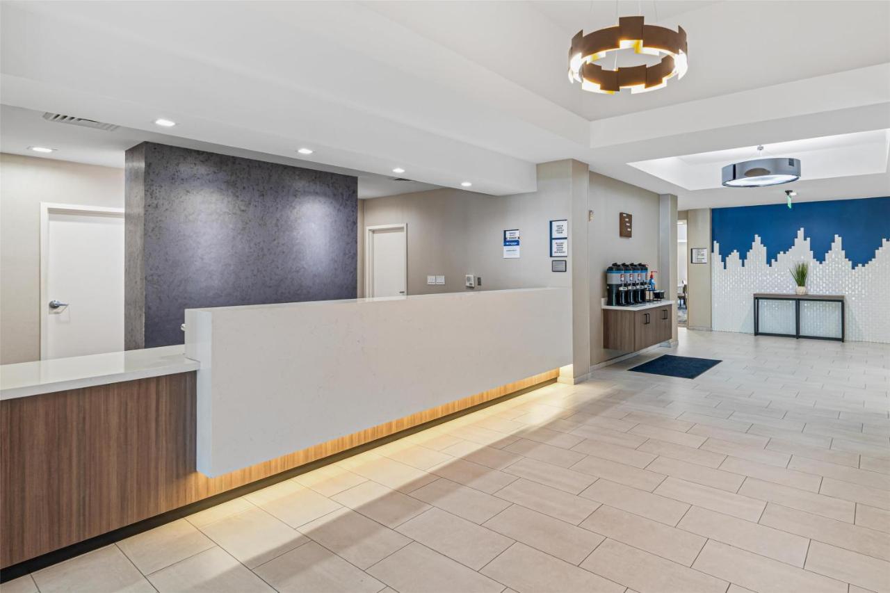 | Best Western Valencia/Six Flags Inn & Suites