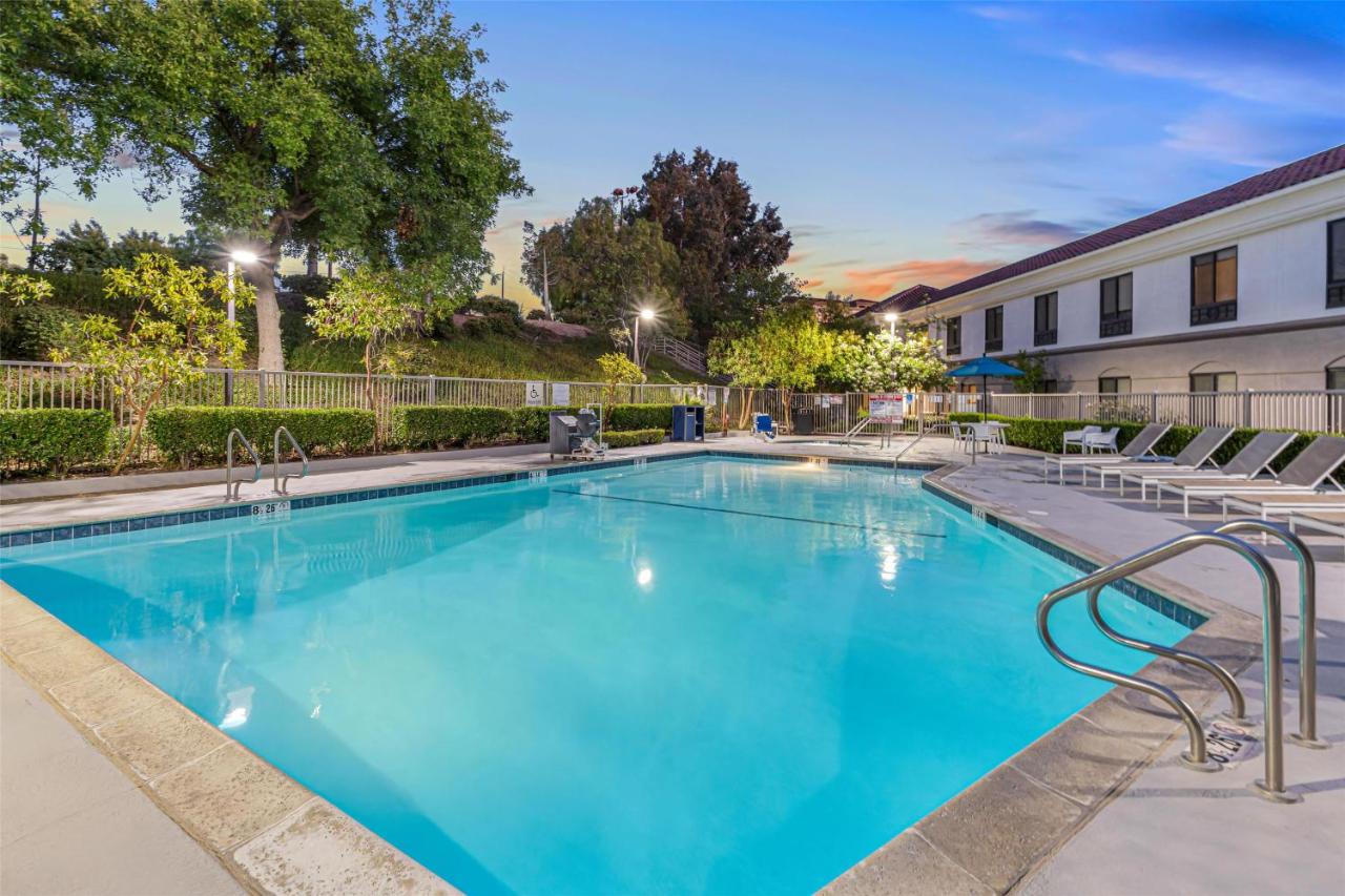 | Best Western Valencia/Six Flags Inn & Suites