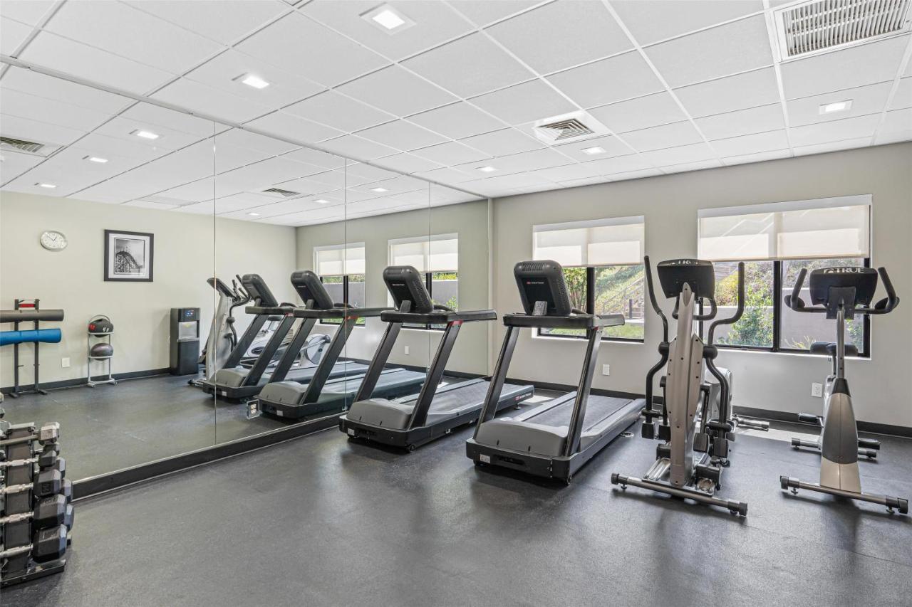 | Best Western Valencia/Six Flags Inn & Suites