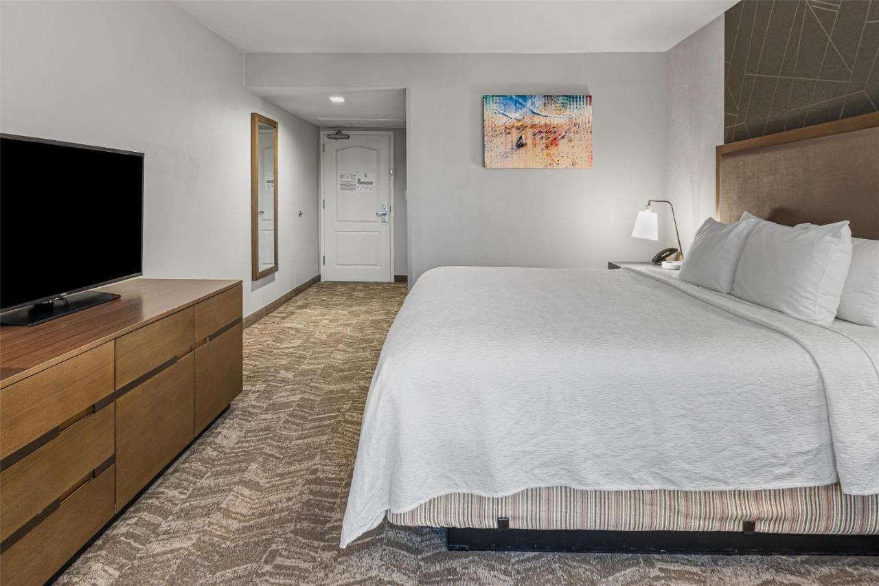 | Best Western Valencia/Six Flags Inn & Suites
