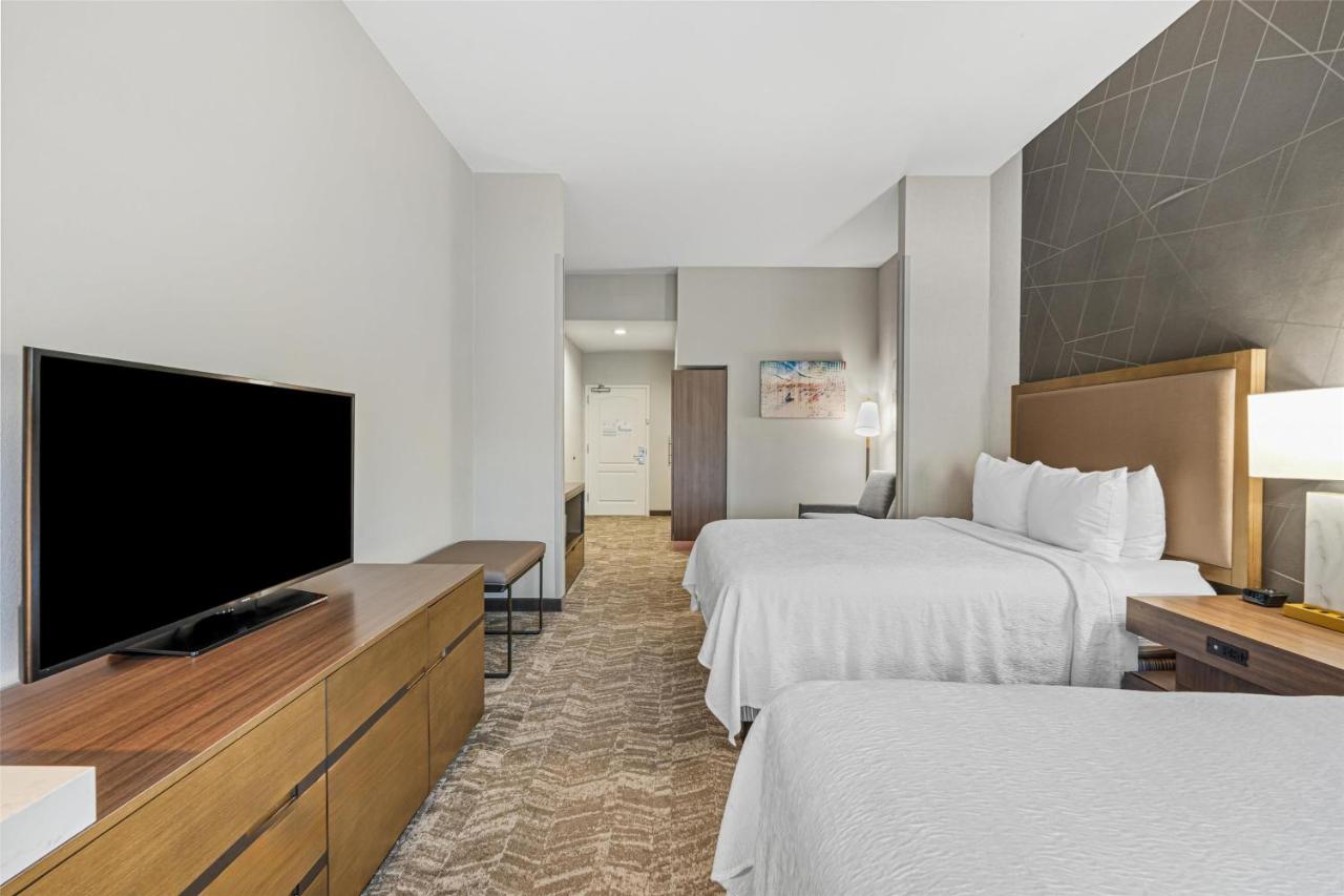 | Best Western Valencia/Six Flags Inn & Suites