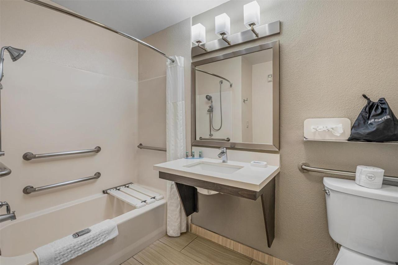 | Best Western Valencia/Six Flags Inn & Suites