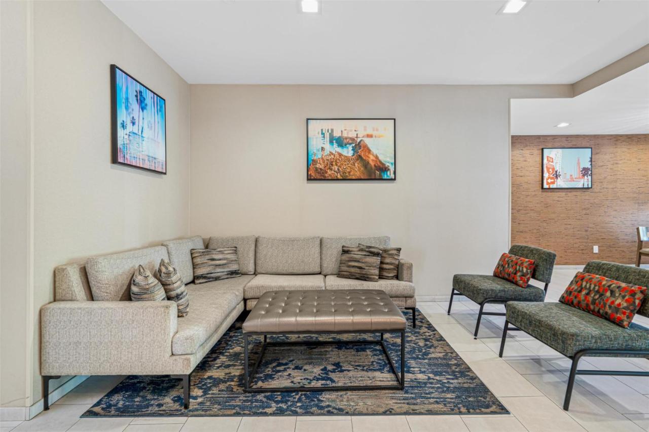 | Best Western Valencia/Six Flags Inn & Suites