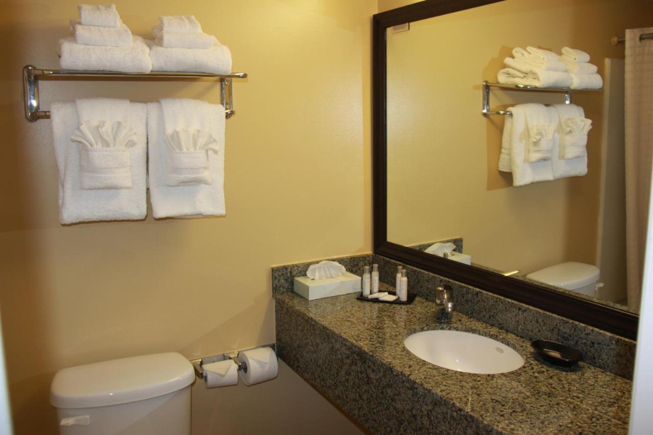 | Seaside Inn & Suites