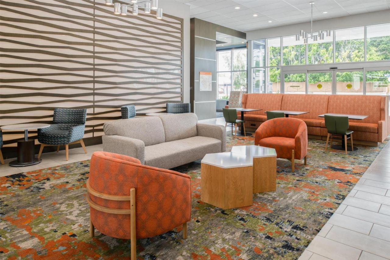 | Holiday Inn Express North Hollywood - Burbank Area, an IHG Hotel