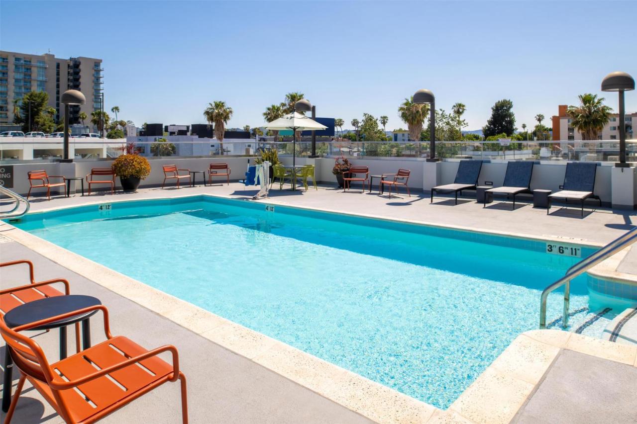| Holiday Inn Express North Hollywood - Burbank Area, an IHG Hotel