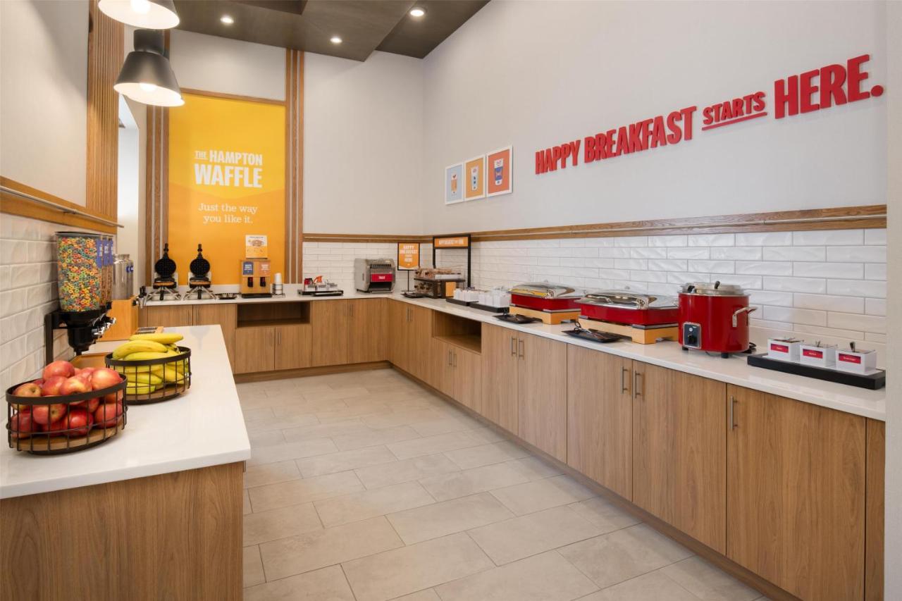 | Holiday Inn Express North Hollywood - Burbank Area, an IHG Hotel