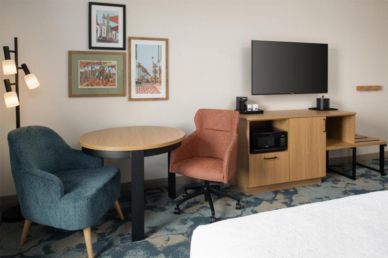 | Holiday Inn Express North Hollywood - Burbank Area, an IHG Hotel