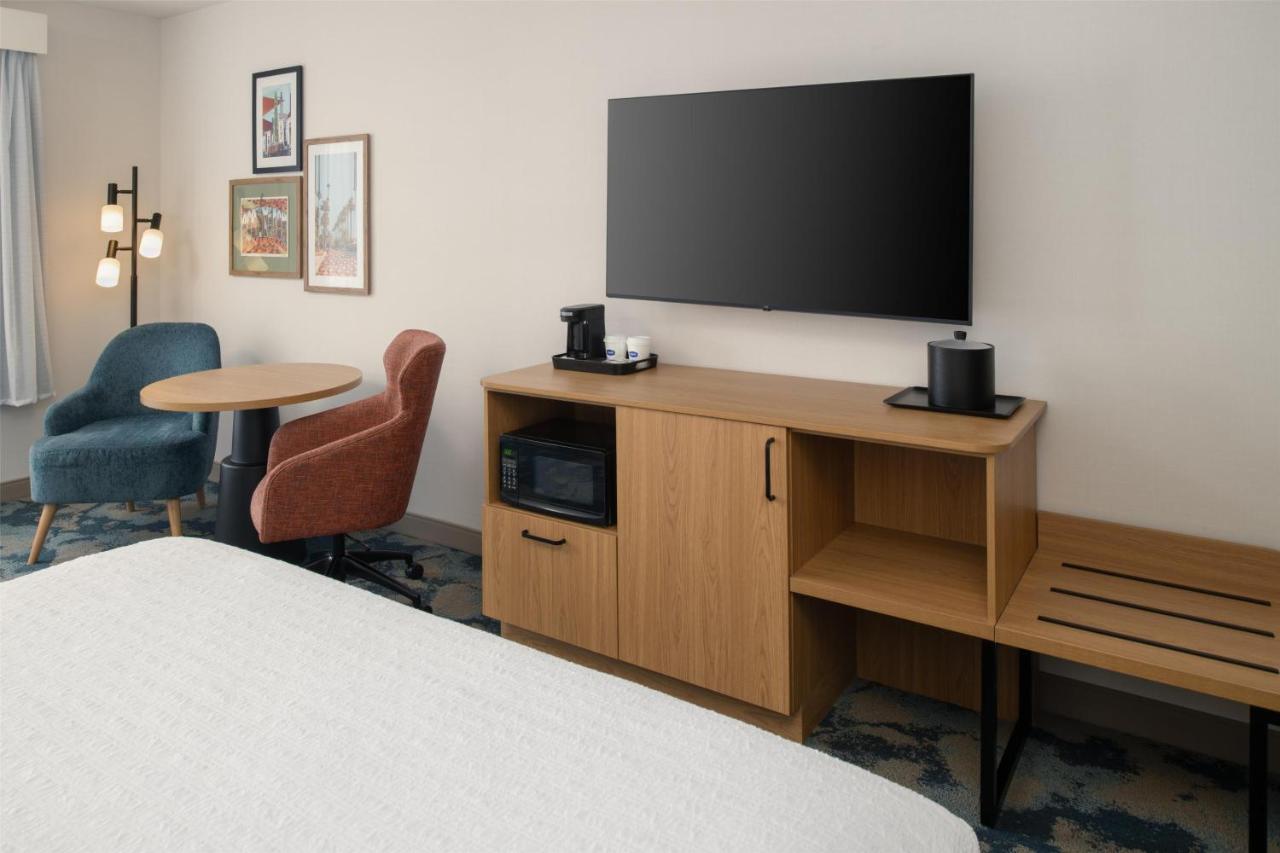 | Holiday Inn Express North Hollywood - Burbank Area, an IHG Hotel