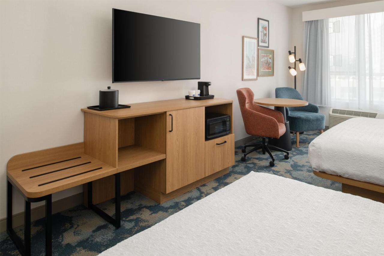 | Holiday Inn Express North Hollywood - Burbank Area, an IHG Hotel