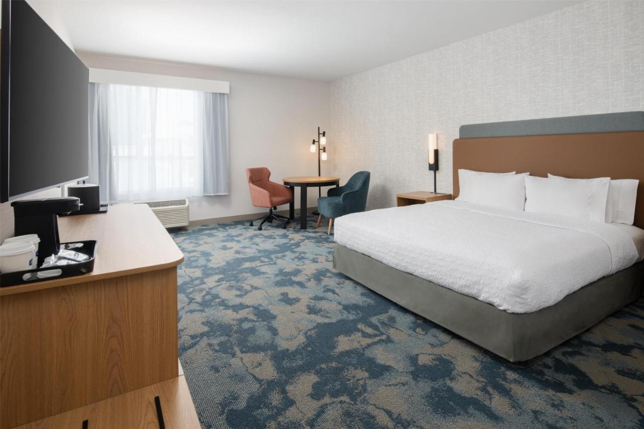 | Holiday Inn Express North Hollywood - Burbank Area, an IHG Hotel