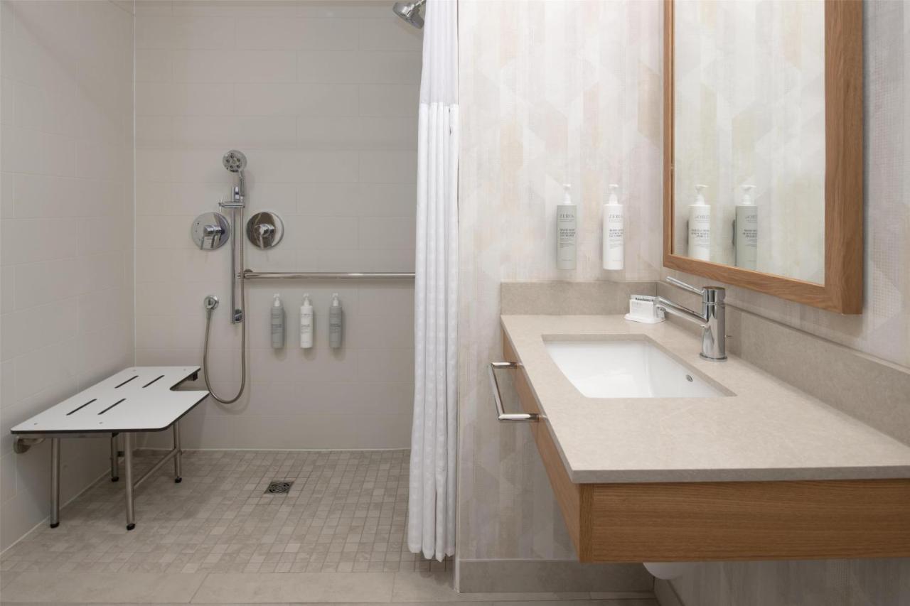 | Holiday Inn Express North Hollywood - Burbank Area, an IHG Hotel