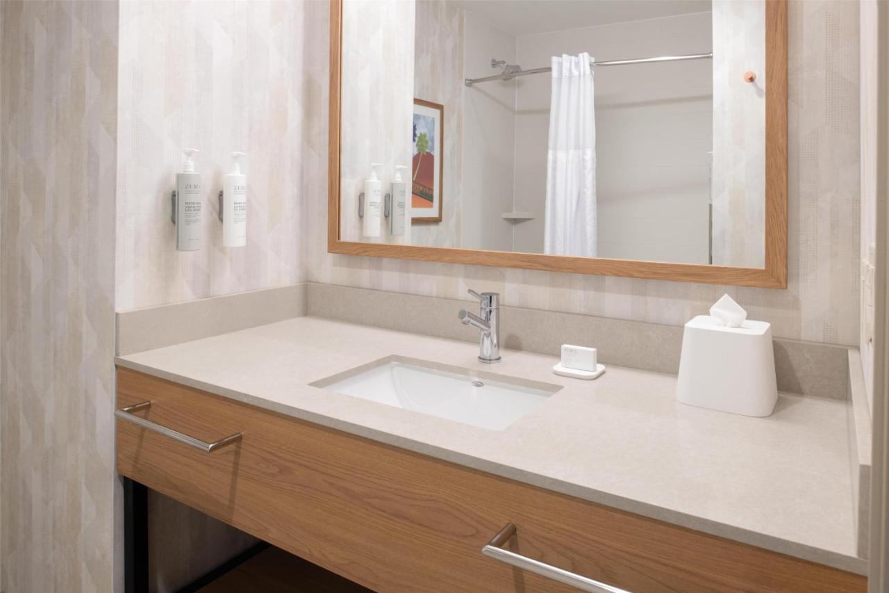 | Holiday Inn Express North Hollywood - Burbank Area, an IHG Hotel