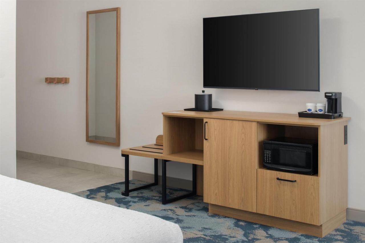 | Holiday Inn Express North Hollywood - Burbank Area, an IHG Hotel