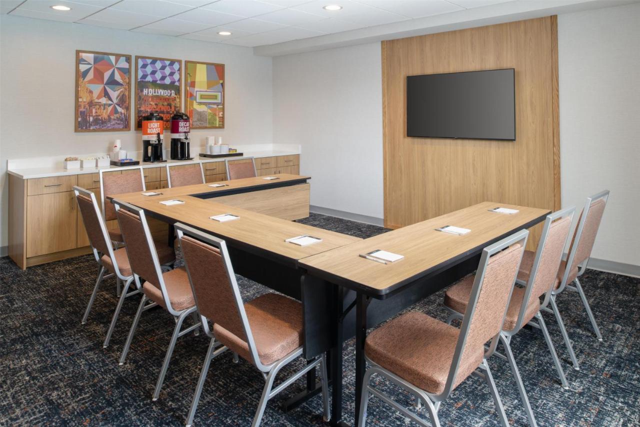 | Holiday Inn Express North Hollywood - Burbank Area, an IHG Hotel