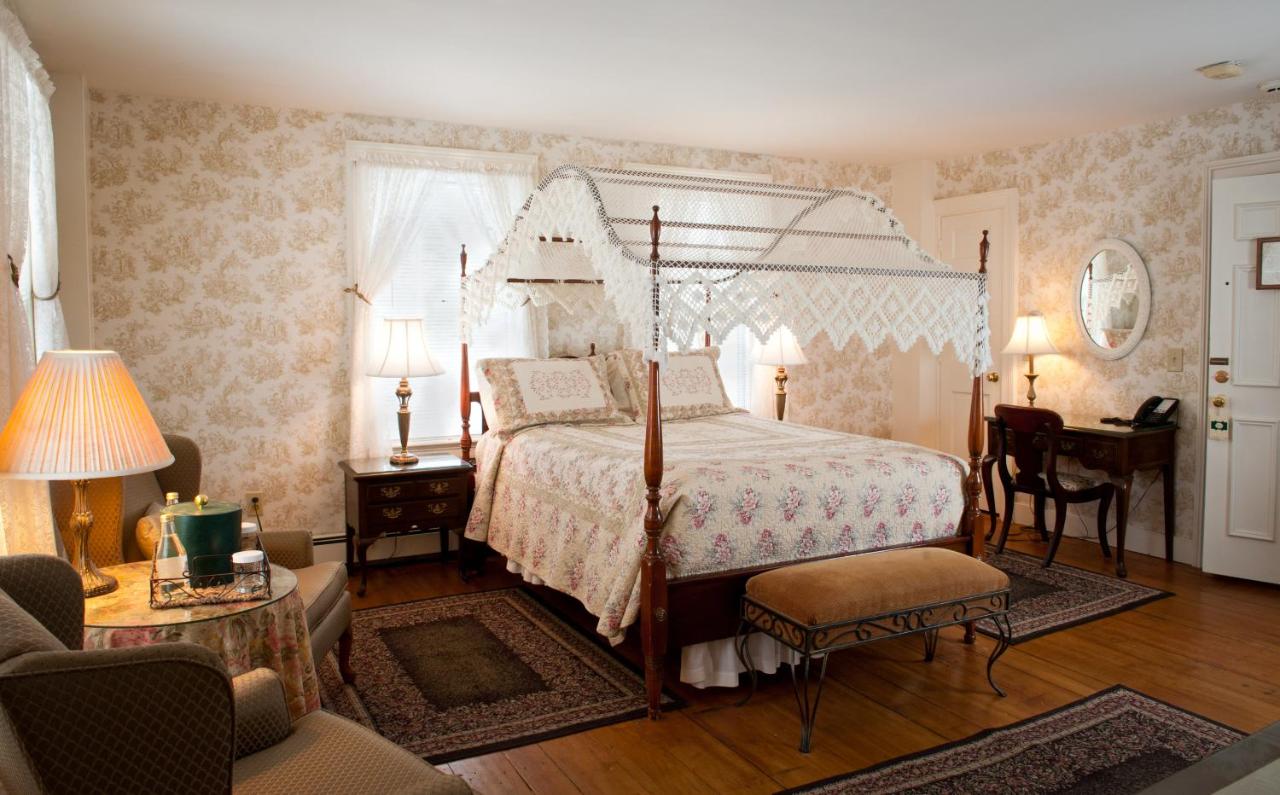 Deluxe Queen Room at The Quechee Inn at Marshland Farm