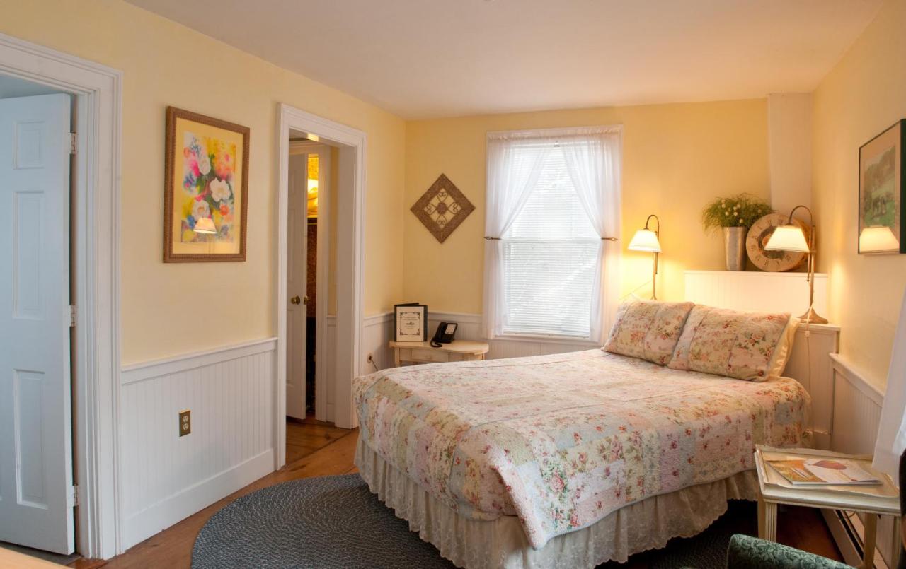 Standard Queen Room at The Quechee Inn at Marshland Farm